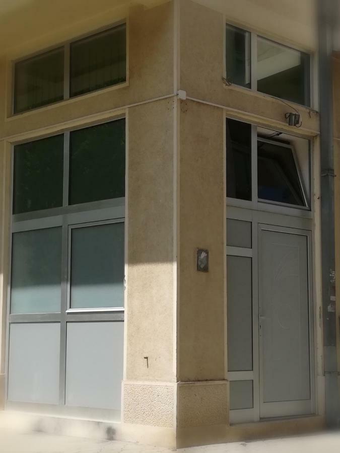 Classy And Cozy - Parking - 3 Beds - Near Center Novi Sad Buitenkant foto