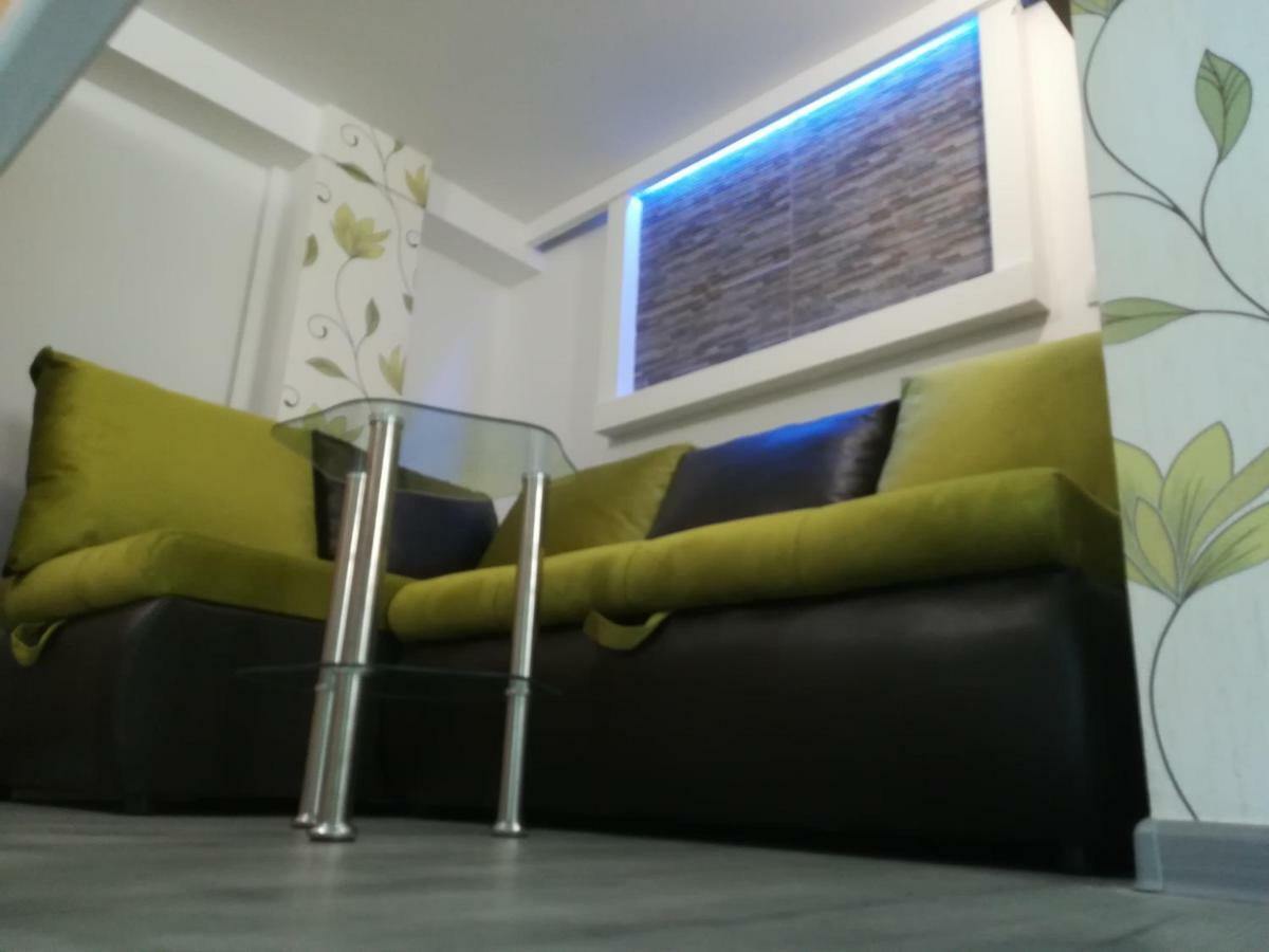 Classy And Cozy - Parking - 3 Beds - Near Center Novi Sad Buitenkant foto