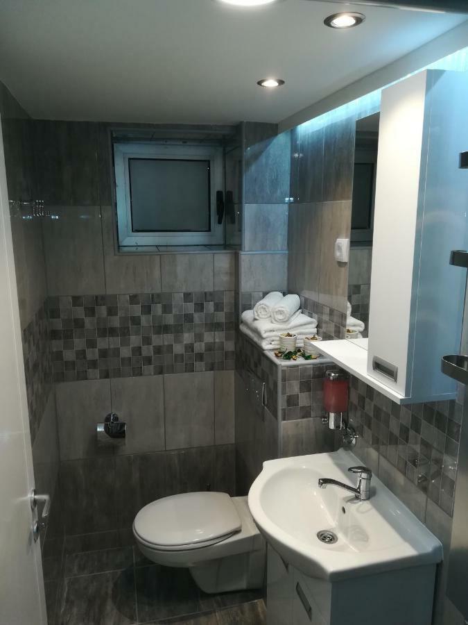 Classy And Cozy - Parking - 3 Beds - Near Center Novi Sad Buitenkant foto
