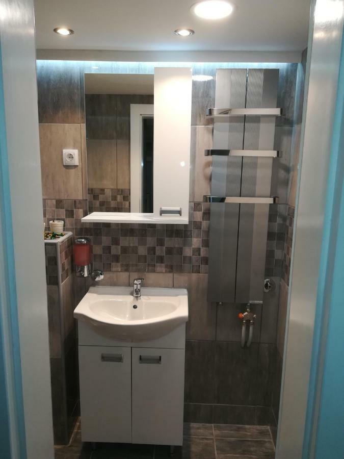 Classy And Cozy - Parking - 3 Beds - Near Center Novi Sad Buitenkant foto